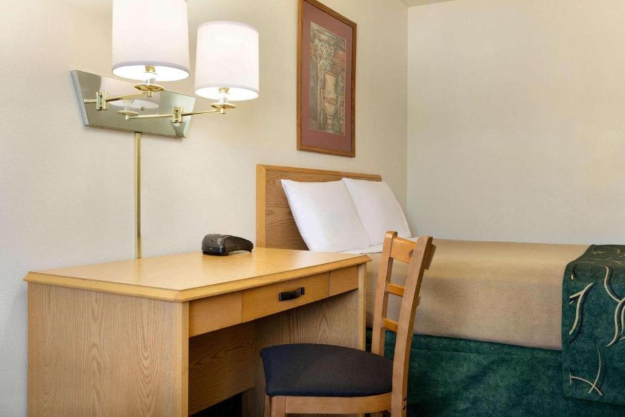 Travelodge By Wyndham Yampa Exterior photo
